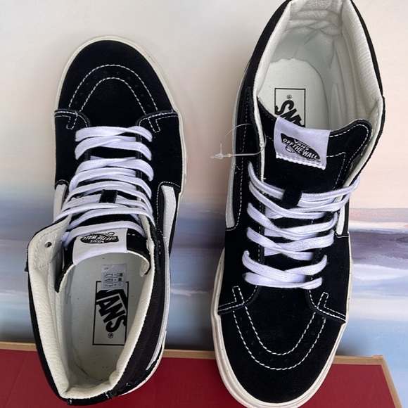 Vans WMNS Sk8-Hi Stacked (Suede/Canvas) Black/Blan
VN0A4BTW5ZN
Platforms Sneaker - Picture 13 of 16